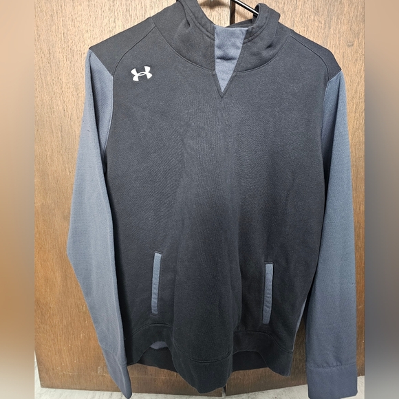Under Armour Sweaters - Under Armour Size M Hoodie